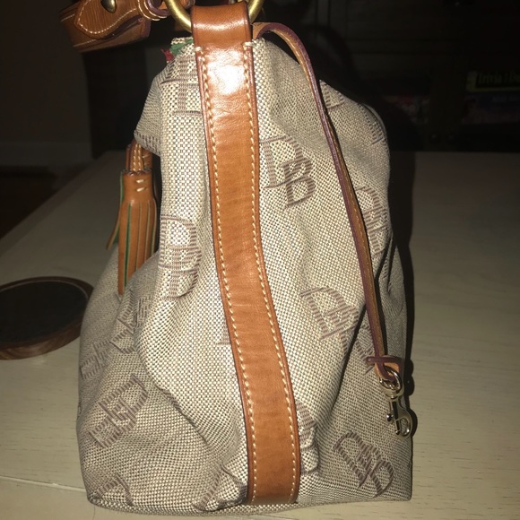 Dooney and Bourke shoulder bag - Picture 3 of 4